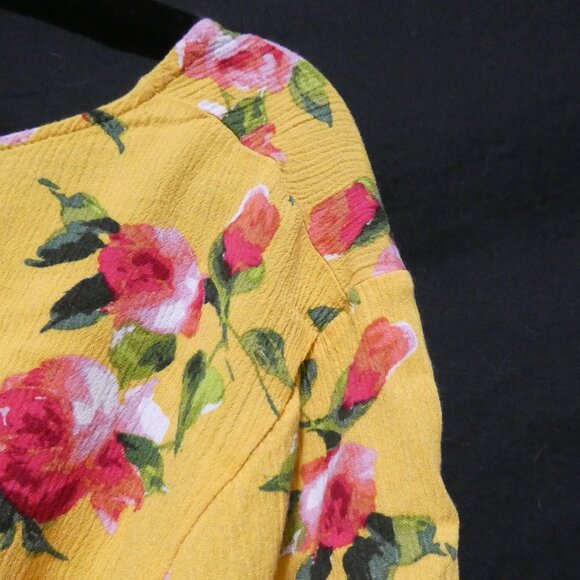 U2B | medium | Floral Yellow Crop Top | Zip-Up Back - Picture 12 of 16